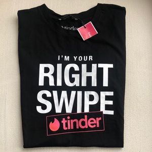 TINDER SWIPE RIGHT T-SHIRT …WOW! ❤️